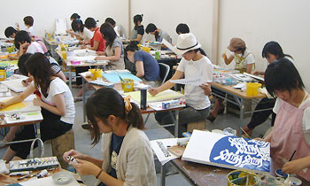 入試直前講習会のデッサン実技風景